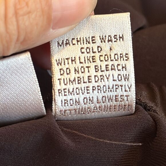 Chico’s black pull on full leg cropped polyester/spandex pants - Picture 8 of 8